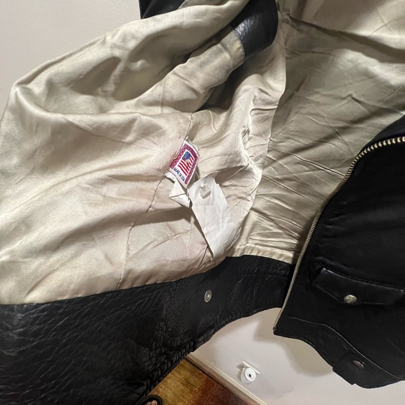 Atrium preowned black leather motorcycle vest Sz medium - Picture 4 of 5